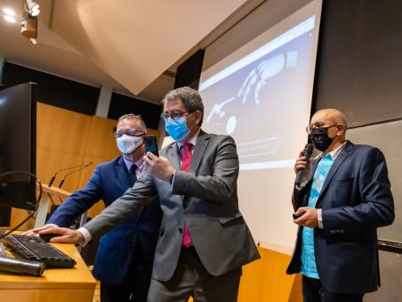 Jean Rottner, Jean-Marc Huart, en train de couper le ruban d’inauguration digital de CaMéX-IA Grand Est - Raoul Gilibert